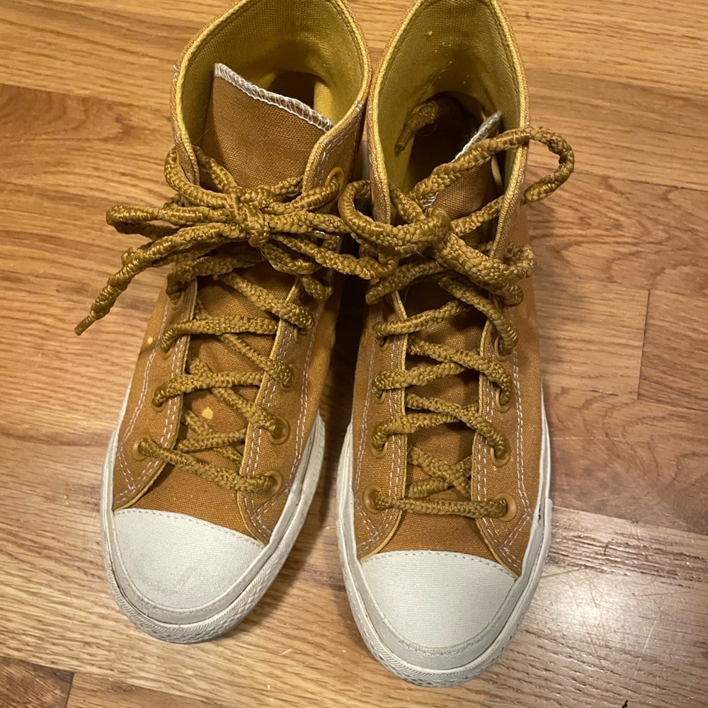 High-Top Platform ChuckTaylors 6 women’s